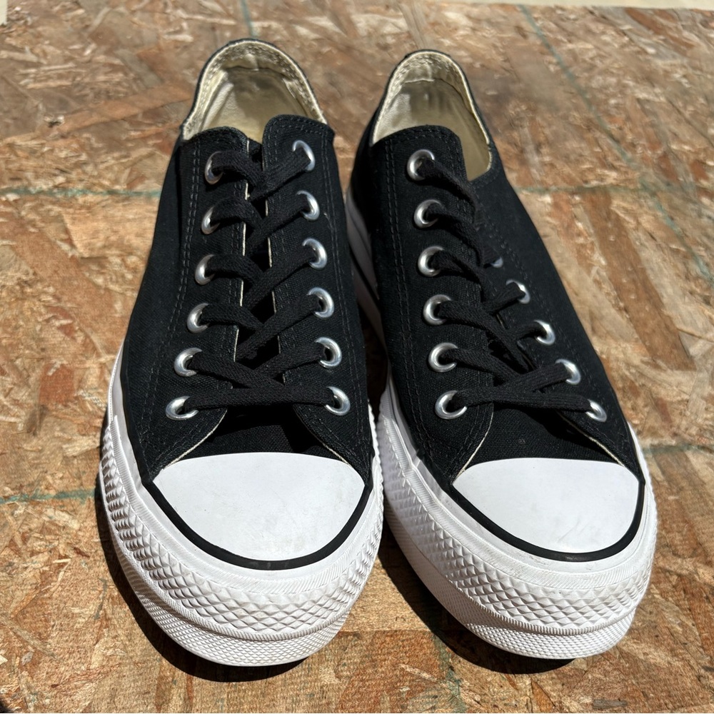 Converse Classic Black Canvas Sneakers. Great condition- Sz 8 women’s - Picture 6 of 12